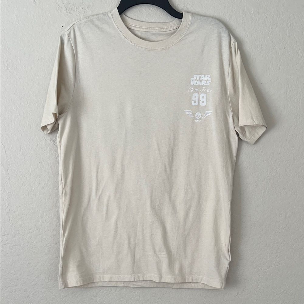 Like New! GAP Star Wars Beige Short Sleeve Tee Shirt in Size M